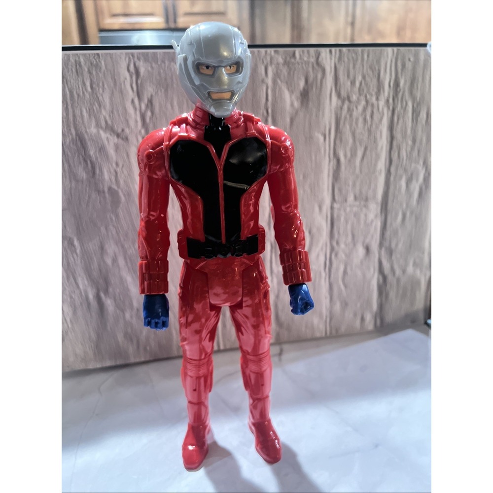 Hasbro Marvel Ant-Man 12" Action Figure–2018 Titan Hero Series, Red & Black Suit